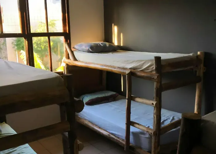 Katsbarnea Hostel